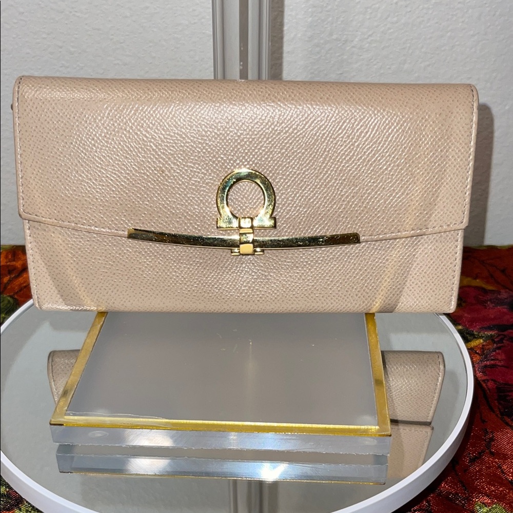 Salvatore Ferragamo Gancini Icona Continental Wallet